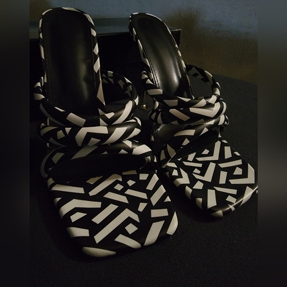 Black And White Heeled Sandles - Picture 2 of 5